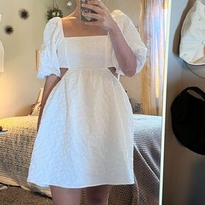 Moodie white backless bow dress!